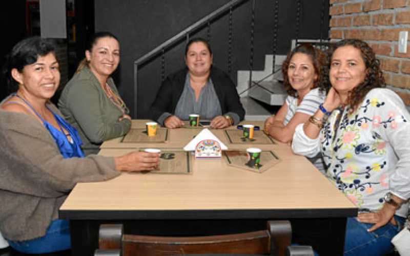 Adriana Agudelo, Sandra Londoño, Lina Hincapié, Adriana Arango y Adriana Montoya.