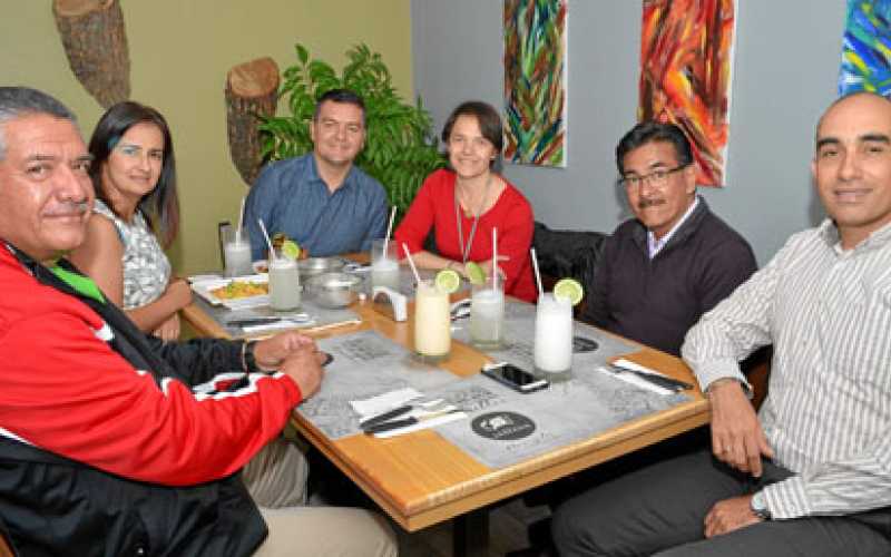 Jesús Guillermo de Ávila Vargas, promotor deportivo de INAPAM; Diana Restrepo; Uriel Hernando Bernal Marín; Isabel Cristina Calv