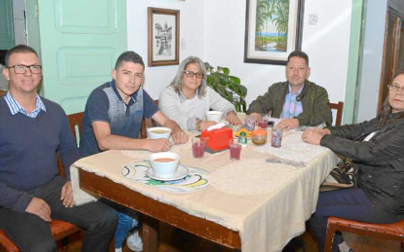 Juan Miguel Vásquez; Johnnatan Patiño; Claudia Marcela Giraldo Montes, secretaria de Hacienda; Nicolás Giraldo Gómez, alcalde de