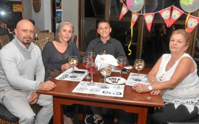 En el restaurante Eñe, Eduard Valencia Bedoya y Diana Menjura Duque le celebraron el cumpleaños a Sebastián Valencia Menjura con