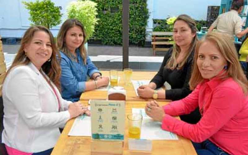 Sandra Milena Vargas Londoño, Alba Lucía Duque Cardona, Mónica Castaño López y Stella Uribe Valencia.
