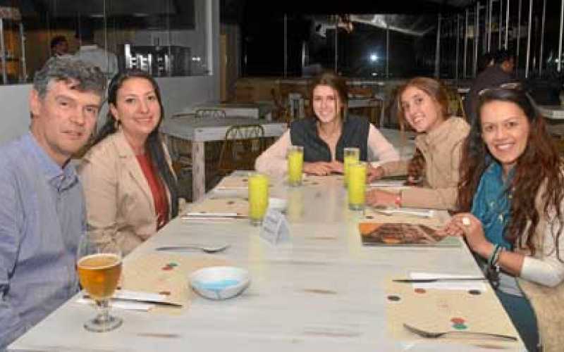 Enrique Serrano López, Yenny Gómez Cabrera, Camila Prieto Hoyos, Paulina Gutiérrez Ocampo y Adriana Clemencia Cruz Quintero.