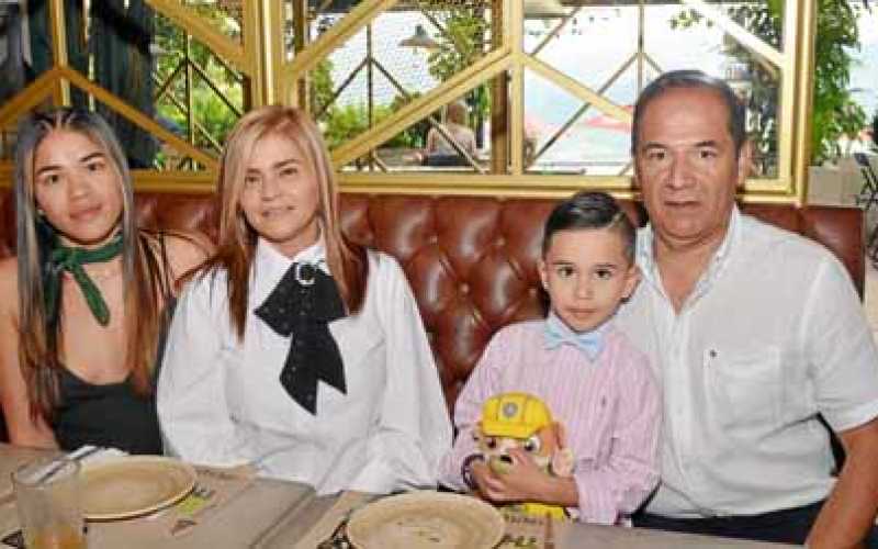 María Camila López Giraldo, Gladys Giraldo Orozco, Gerónimo Ardila López y John Jairo López Valencia.