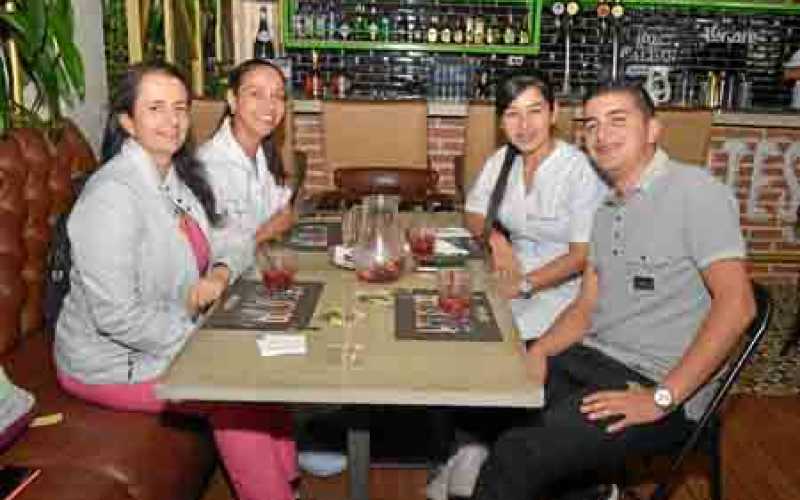 Paula Tatiana Sossa Giraldo, Paola Jaramillo Gil, Sandra Cardona Muñoz y Germán Orozco Ortiz.