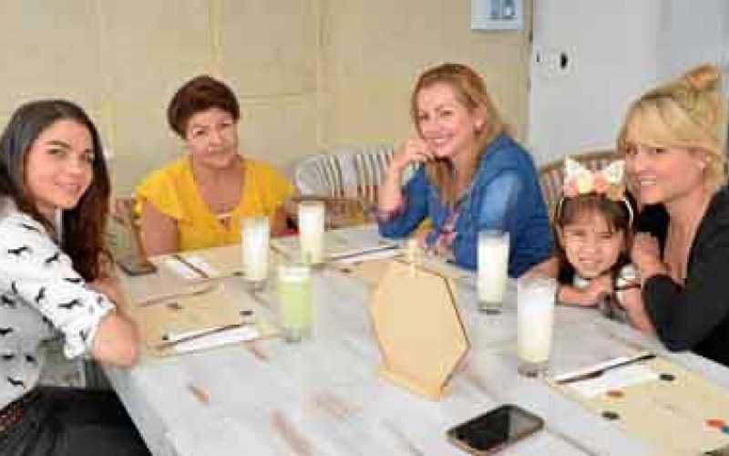 Carolina Patiño Gil, Gloria Hernández Patiño, Mónica Alexandra Gil, Hernández, María del Mar Hincapié Patiño y Laura Jimena Gil 