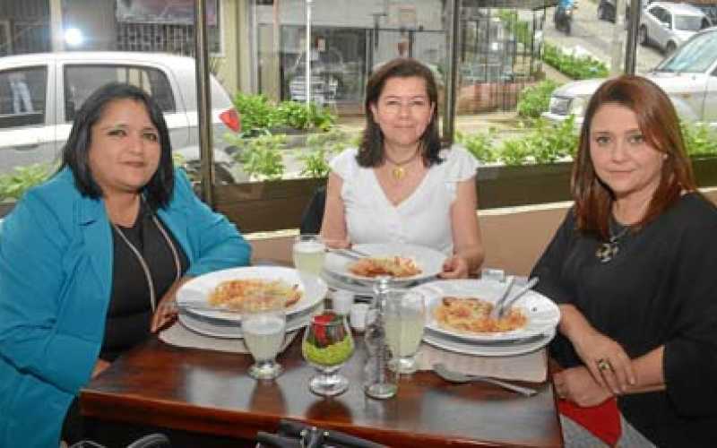 Gloria Sánchez Londoño, Lucy Cifuentes Bedoya y Diana Trujillo Ángel.