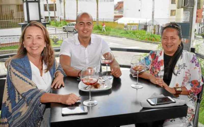 Julia Inés Gómez Springstube, Mateo Marín Botero y Sonia Botero.