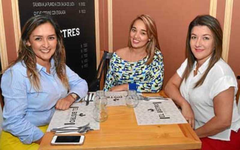 Sandra Garzón Valencia, Cindy Lorena Giraldo Zamora y Sandra Victoria García Giraldo.
