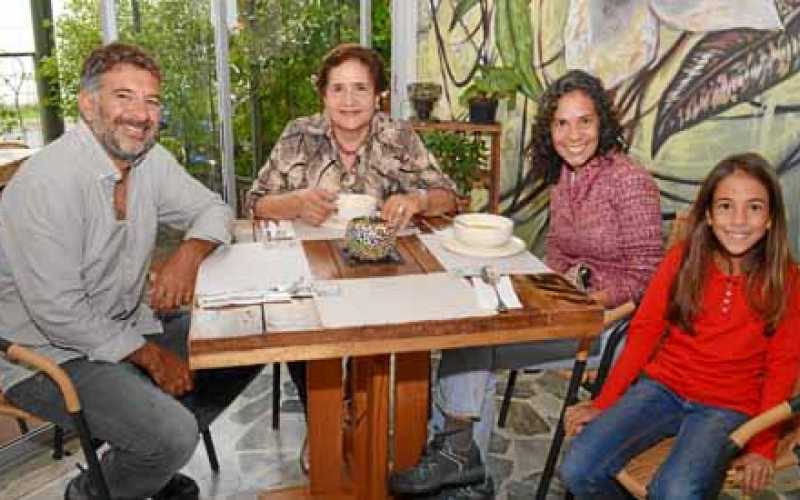 Germán Arango González, Francia Inés Estrada Álvarez, Liliana Jaramillo Rendón y Isabel Arango Jaramillo.
