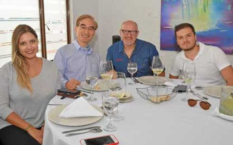 Katherine Gallo Martínez, Daniel T.W. Nam, representante de la Embajada de Corea; Ricardo Germán Gallo Benavides, secretario de 