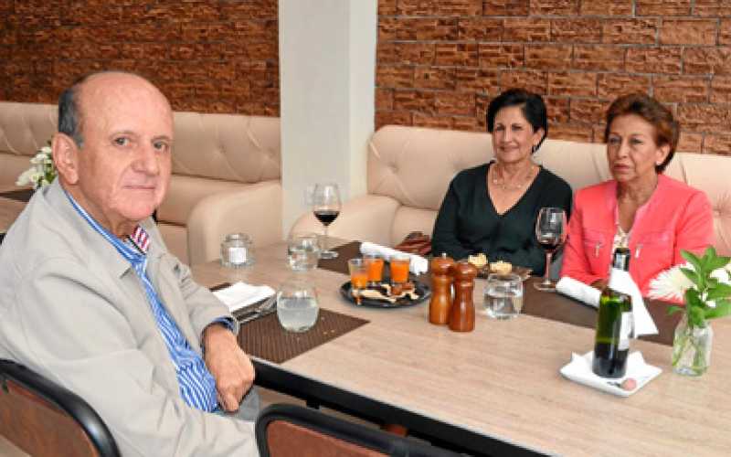 Luis Alberto Puerta García, Luz Marina Valencia Neira y Luz Dary Osorio de Puerta.