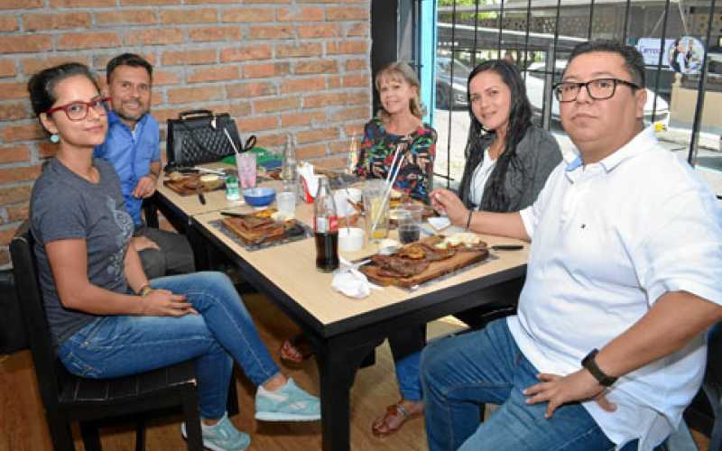 Vanessa Álvarez Arboleda, Andrés Mauricio Correa Gil, Luz Marina Gil Correa, Liseth Mariana Londoño Gil y Ómar Sandoval Labastid