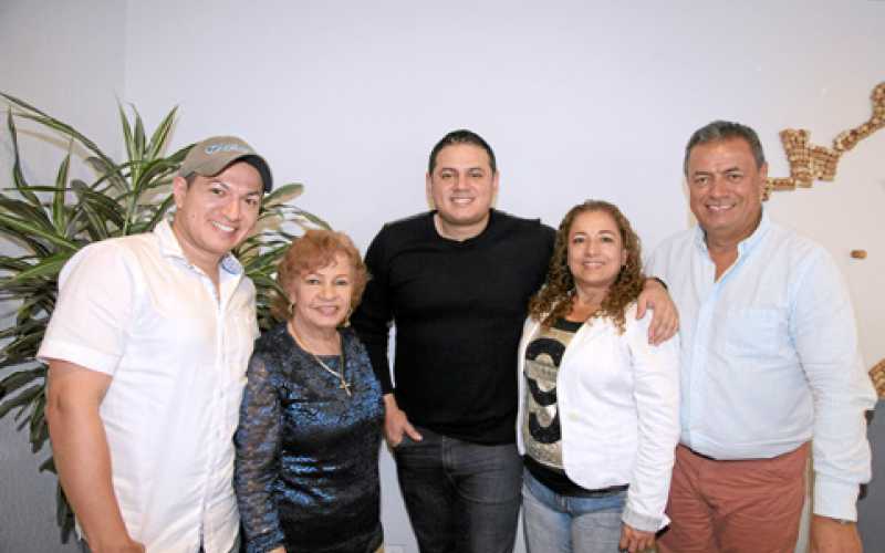 Cristian David Calderón, Miriam Zapata, Sebastián Calderón, Luz Estela Gómez y Germán Calderón.