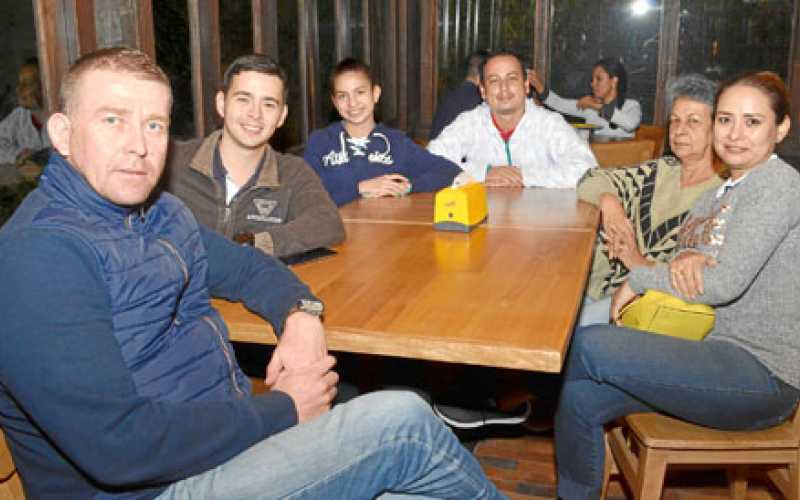 Leonardo Castillo García, Alejandro Castillo Hernández, Isabela Castillo Hernández, Guillermo Hernández Henao, Eucaris Henao de 