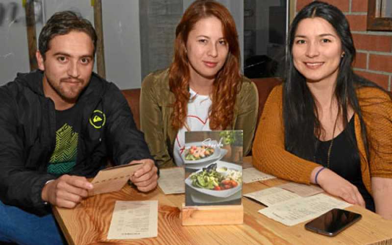 Hárrison García Torres, Ángela María Guevara Arredondo y Angélica Aristizábal Valencia.