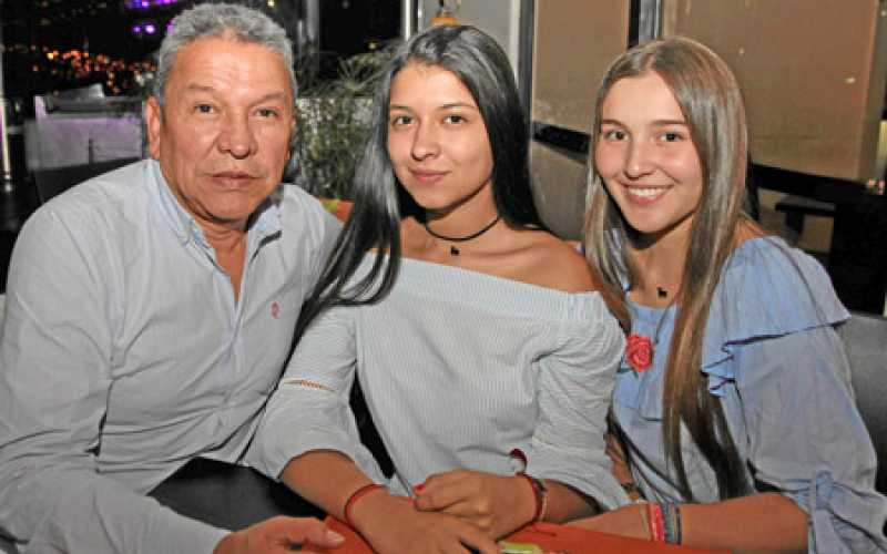 Foto | Argemiro Idárraga | LA PATRIA Javier Sánchez, Isabela Sánchez y María Antonia Montes. 