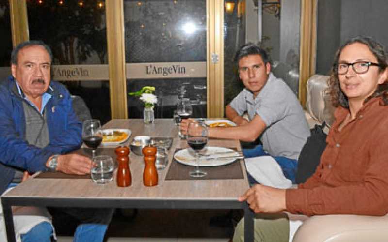 Foto | José Fernando Tangarife | LA PATRIA Jorge Luis Quevedo Aguayo, Jorge Alejandro Quevedo Hernández y Roger Triana Cárdenas.