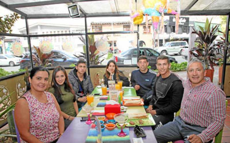 Foto | Argemiro Idárraga | LA PATRIA Esperanza Sepúlveda, Sofía Torres, Nicolás Torres, Geraldine Torres, Nicolás Montes, Juan D