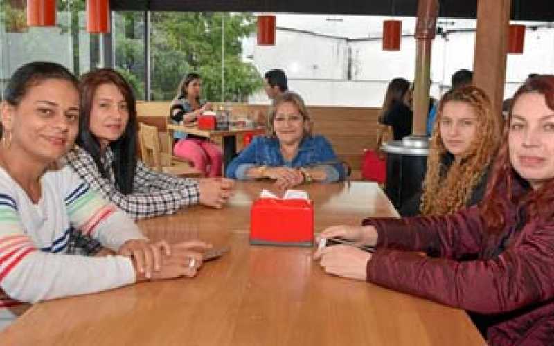 Érika Hoyos Campos, Diana Esmeralda Botero Hoyos, Myriam Giraldo Hoyos, Natalí Giraldo Botero y Edna María Uribe Hoyos.