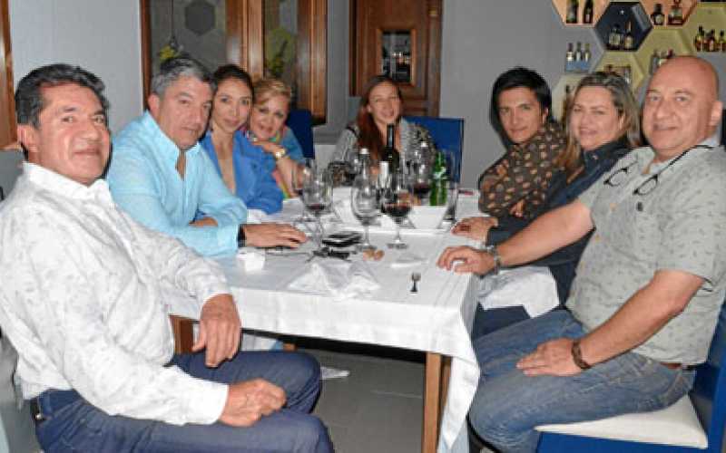 El título se usa como etiqueta emergente de ayuda cuando el usuario pasa el cursor por encima de la imagen.