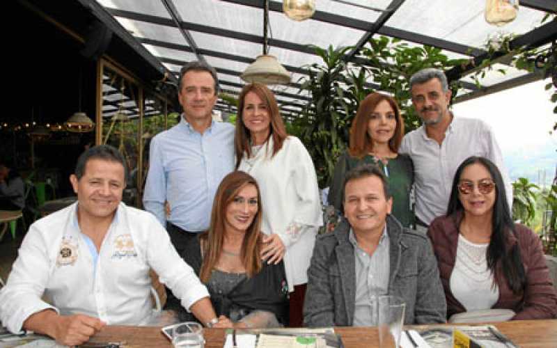 John Candamil, Gloria Buriticá, Germán Santacoloma y Martha Lucía Jiménez. De pie: Gabriel Eduardo Saffón, María Claudia Monsalv