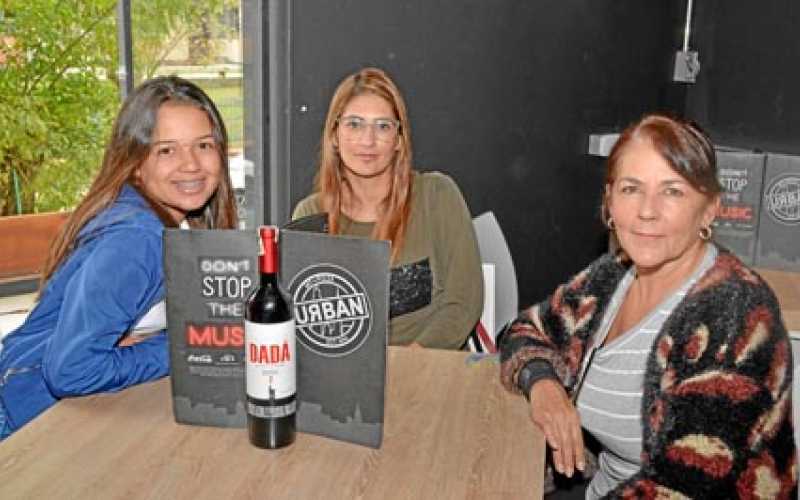 Isabela Naranjo Toro, Paula Andrea Toro Monroy y Gloria Inés Monroy Mejía.
