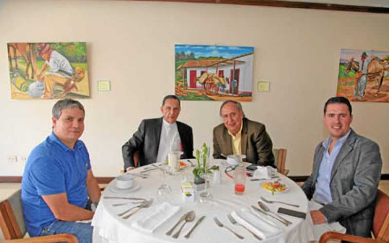 Juan Felipe Lemus, presbítero Leopoldo Peláez, Óscar Tulio Lizcano y Manuel Orlando Correa. 