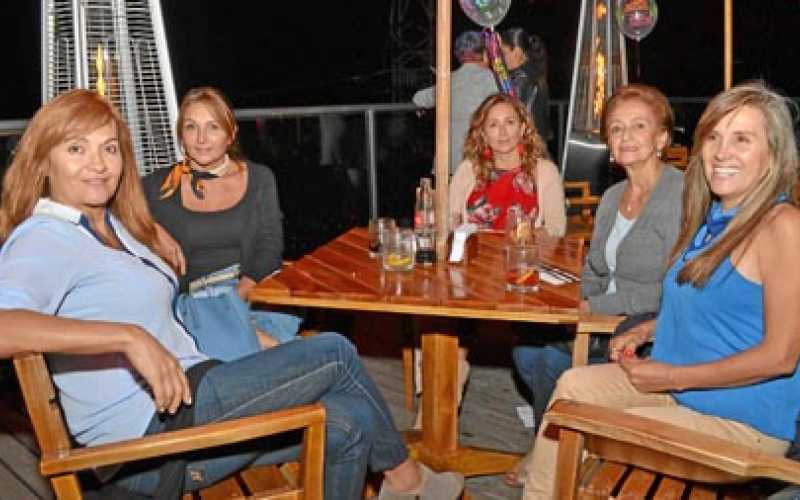 Liliana Castaño López, Susana Castaño López, Soraya Castaño López, Margarita López de Castaño y Beatriz Rojas.