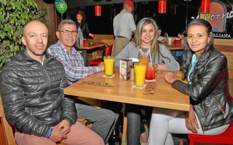 César Augusto Giraldo, Guillermo Galeano Orozco, Carolina Cañas Duque y Francia Siekavizza López.