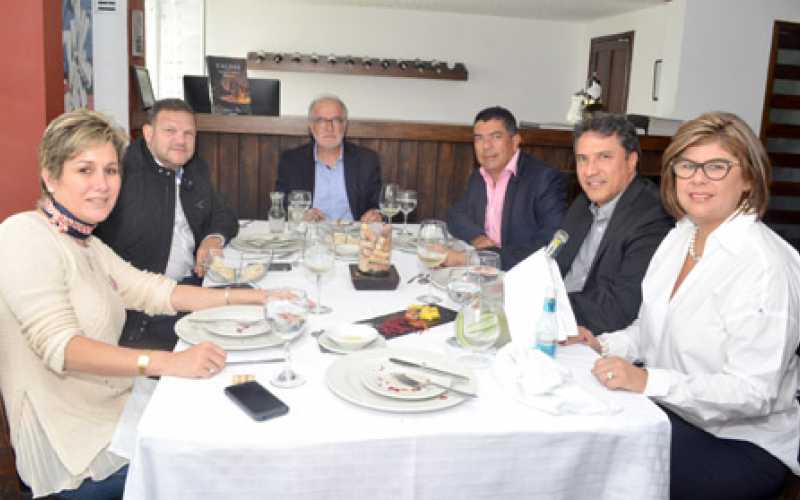 Cristina Estrada Jaramillo, Eduardo Montero, gerente del Festival de la Leyenda Vallenata; Guido Echeverri Piedrahíta, gobernado