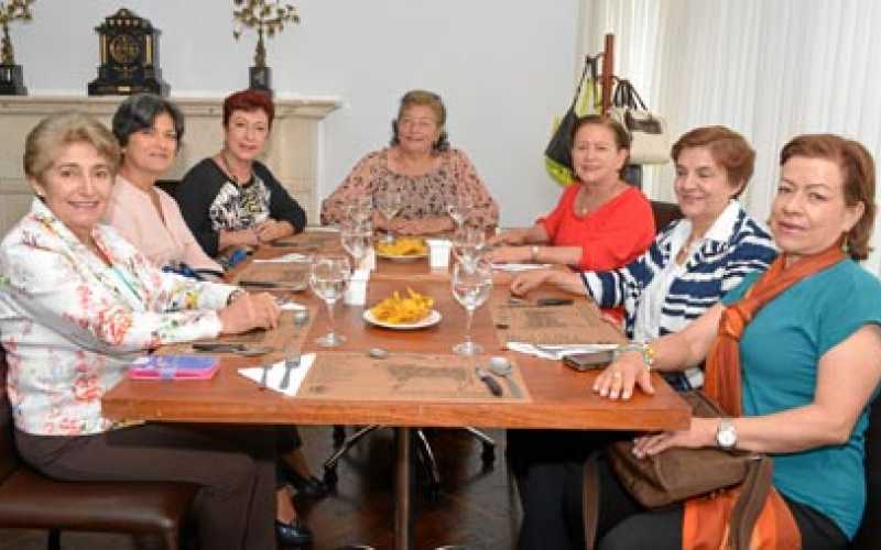 Stella Orozco Calle, María Elena Henao González, Ofelia Valencia de Arias, Irma Hernández de Zuluaga, Alba Alicia Ramírez Aristi