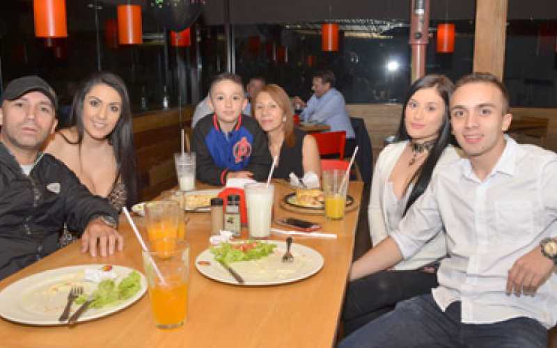 Néstor Flórez Giraldo, Luisa Fernanda García Osorio, Juan José Flórez García, Fanny Giraldo Loaiza, Mariana Ladino Castrillón y 