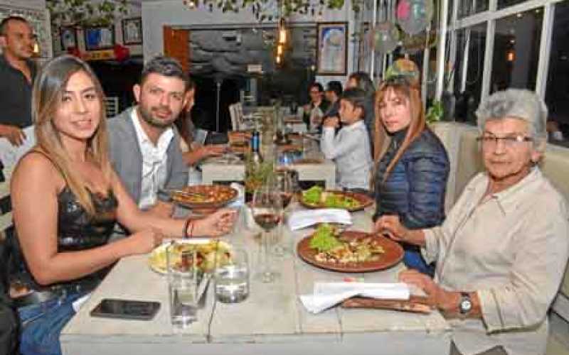 Angie Tabares Flórez, Cristian Henao Restrepo, Olga Lucía Flórez Giraldo y María Aída Giraldo de Flórez.