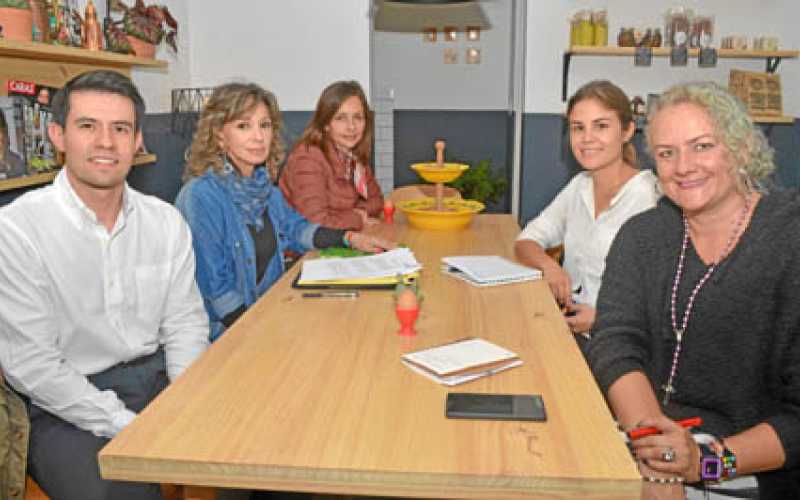 Federico Jaramillo Robledo, María Leonor Velásquez Arango, Luz Adriana Trujillo Gálvez, Valentina Vallejo Arango y Margarita Mar