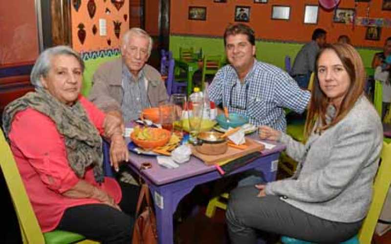 Amparo Vásquez de Pachón, Álvaro Pachón Aristizábal, Gustavo Enrique Pachón Vásquez y Beatriz Isaza Posada.