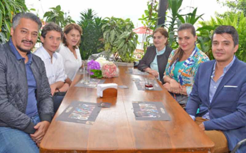 Juan Pablo Cardona Mejía, Sebastián Henao Cardona, Laura Beatriz Mejía, Fanny Nariño de Mejía, Claudia Cardona Mejía y Felipe Ca