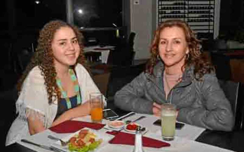 Foto | José Fernando Tangarife | LA PATRIA En la sede El Cable del Club Manizales se reunieron en una comida Manuela López Cano 