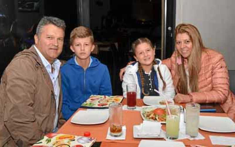 Foto | José Fernando Tangarife | LA PATRIA Javier García Pareja, Juan José García Torres, Salomé García Torres y Diana Milena To