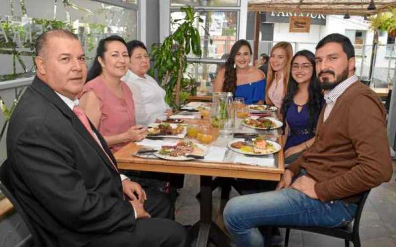 Orlando Agudelo Gutiérrez, Martha Lucía Toro Vargas, Blanca Esneda Toro Vargas, Carolina Agudelo Toro, Isabela Robledo Estrada, 