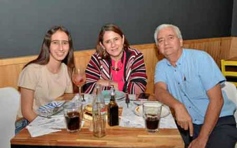 Alexandra Mazuera Pérez, María del Pilar Pérez Restrepo y Julián Mazuera Valencia.