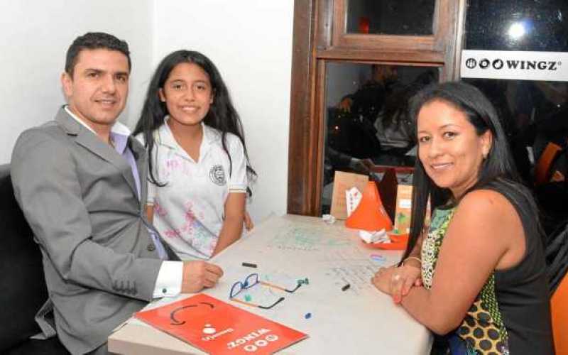 Foto | José Fernando Tangarife | LA PATRIA Ricardo Cardona Lozano, Ayelen Cardona Trejos y Claudia Trejos Cruz.