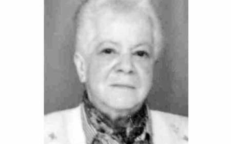 MARIA OLGA HERNÁNDEZ OSORIO Hace un año que nos dejaste, pero queremos recordarte siempre como la flor mas fragante y delicada; 