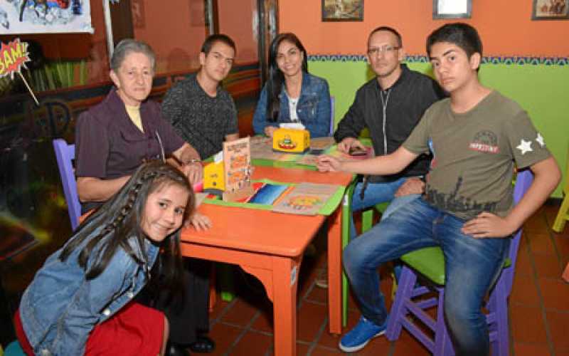 María Fernanda Fernández Usma, Consuelo Betancur, John Alejandro Fernández Giraldo, Gloria Giraldo Obando, John Arley Fernández 