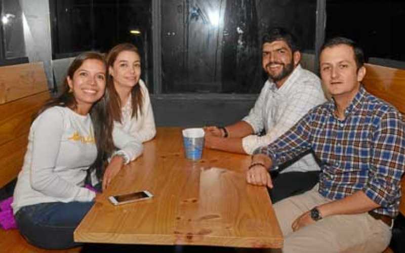 Adriana Cardona Jaramillo, Lina Cardona Gutiérrez, Humberto Posada Cifuentes y Julián Gómez González.