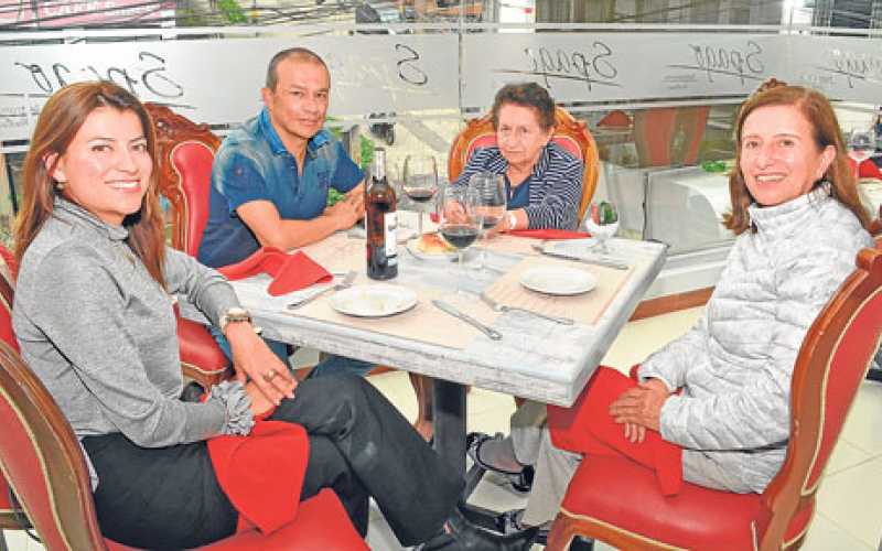 Sandra Carvajal Quintero, Jorge Aristizábal Arias, Ligia Arias Aristizábal y Martha Quintero Gálvez.