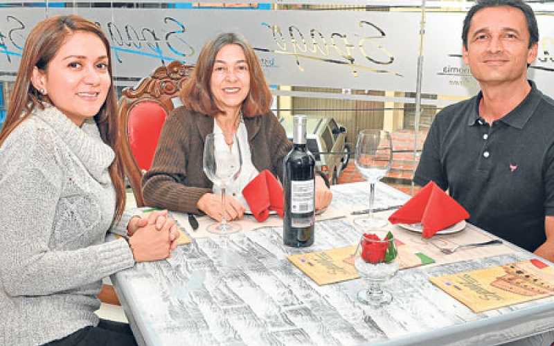 Yamileth Andrade Arango, Clara Helena González Correa y Juan Carlos Carmona Hernández.