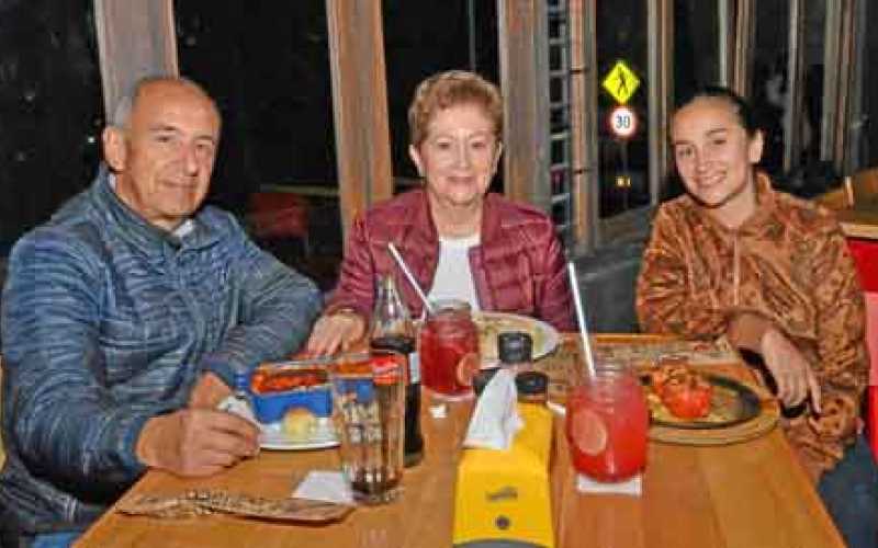Jorge Luis Palacio Vargas, Anita Castro Arcila y María Fernanda Palacio Castro.
