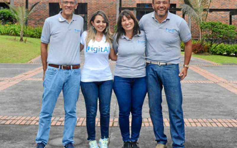 David Colmenares Spence, presidente de Allianz; Ana María Palacio Gómez, gerente de la sucursal Manizales; Liliana Franco Vega, 