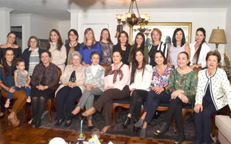 Paulina Botero Toro, Elena Bonilla Toro, Alba Lucía Toro Mejía, Consuelo Mejía de Jaramillo, Dora Robledo de Vélez, Amparo Roble