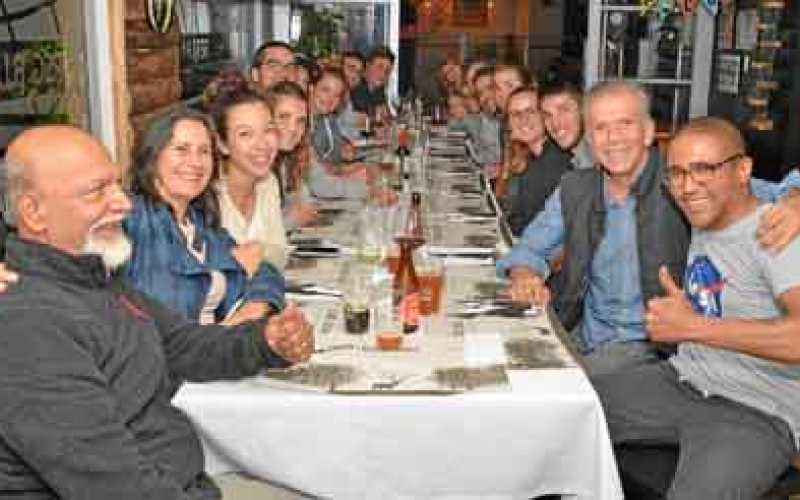 Foto | José Fernando Tangarife | LA PATRIA Amigos que se reunieron en la comida.